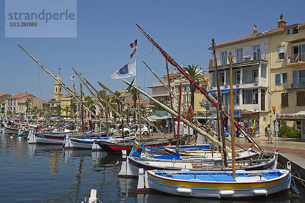Hafen mit historischen Booten  Côte d?Azur  Sanary-sur-Mer  Département Var  Region Provence-Alpes-Côte d?Azur  Frankreich  Europa