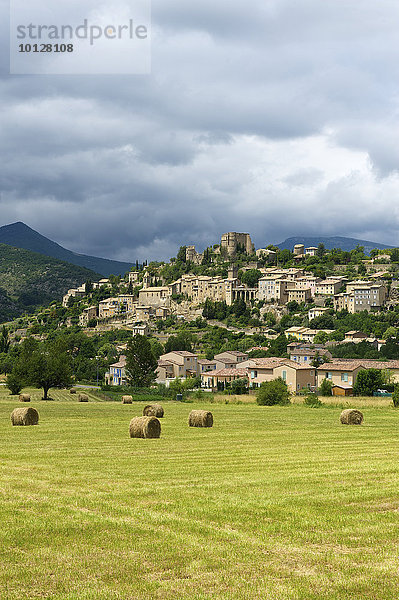 Dorfansicht  Montbrun les Bains  Provence  Region Provence-Alpes-Côte d?Azur  Frankreich  Europa