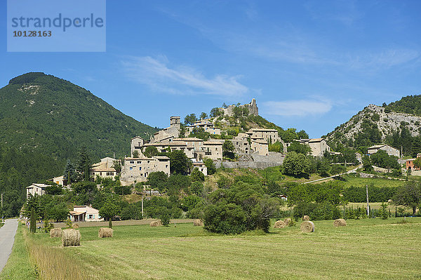 Dorf in der Provence  Reilhanette  Provence  Region Provence-Alpes-Côte d?Azur  Frankreich  Europa