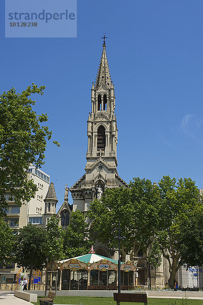 Glockenturm der Kirche Sainte-Perpétue und Sainte-Félicité  Nîmes  Region Languedoc-Roussillon  Frankreich  Europa