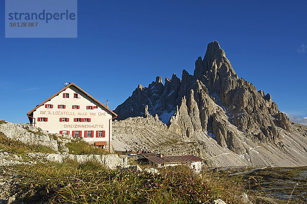 Dreizinnenhütte vor Paternkofel  Sextner Dolomiten  Provinz Südtirol  Trentino-Südtirol  Italien  Europa