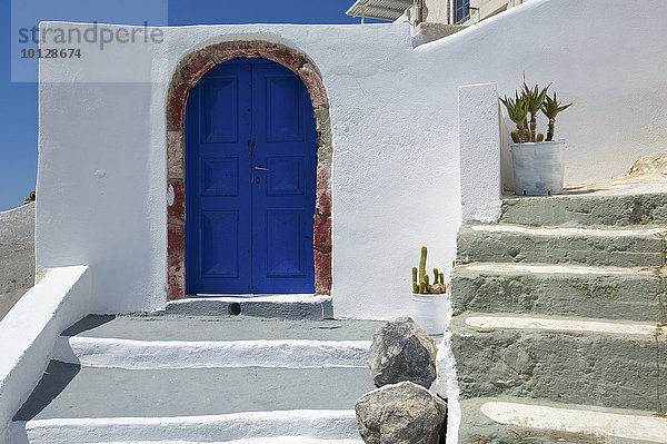 Blaue Tür  Thira  Santorin  Kykladen  Griechenland  Europa