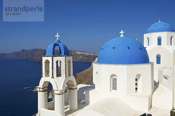 Kirche in Oia  Santorin  Kykladen  Griechenland  Europa