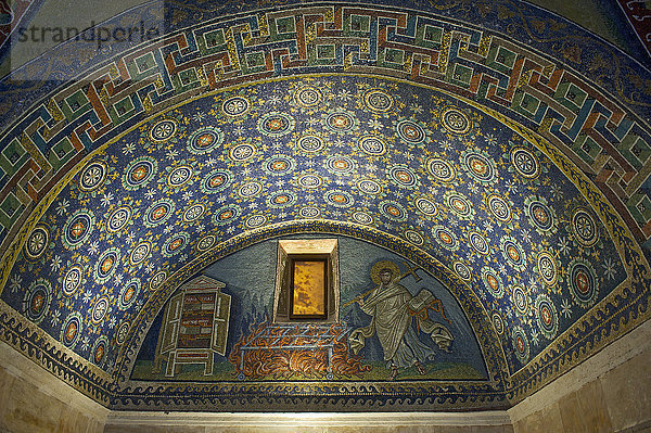 Mosaiken im Mausoleum der Galla Placidia  UNESCO Weltkulturerbe  Ravenna  Adria  Emilia-Romagna  Italien  Europa