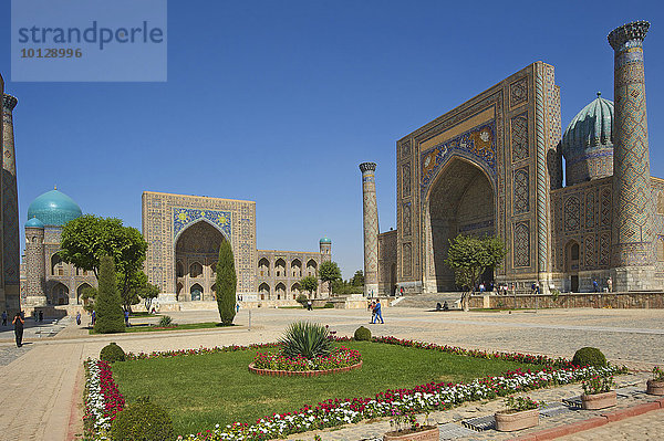 Tilya-Kori Madrasa und Sher-Dor-Madrasa  Registan  Samarkand  Usbekistan  Asien