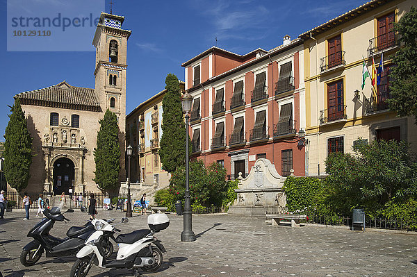 Kirche Iglesia de Santa Ana y San Gil  Granada  Andalusien  Spanien  Europa