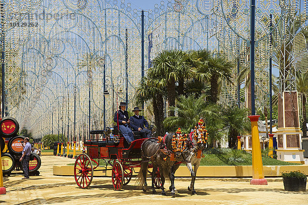 Kutsche auf der Feria del Caballo  Jerez de la Frontera  Andalusien  Spanien  Europa