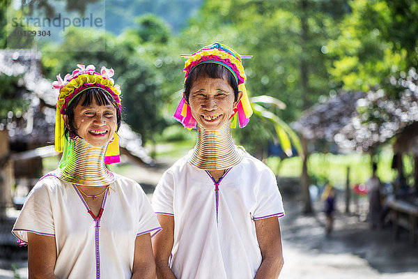 Zwei Kayan-Frauen  Chiang Mai  Thailand  Asien