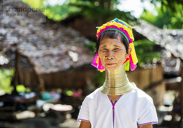 Portrait einer älteren Kayan-Frau  Chiang Mai  Thailand  Asien