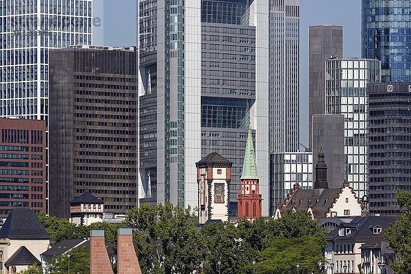 Kleiner Cohn  Langer Franz und Alte Nikolaikirche vor Hochhäusern im Bankenviertel  Frankfurt am Main  Hessen  Deutschland  Europa