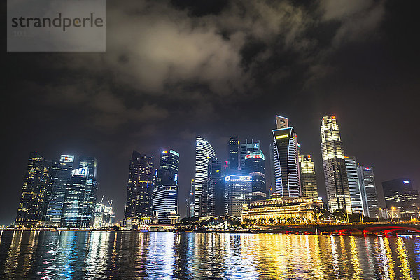 Innenstadt  Finanzviertel bei Nacht  Singapur  Asien