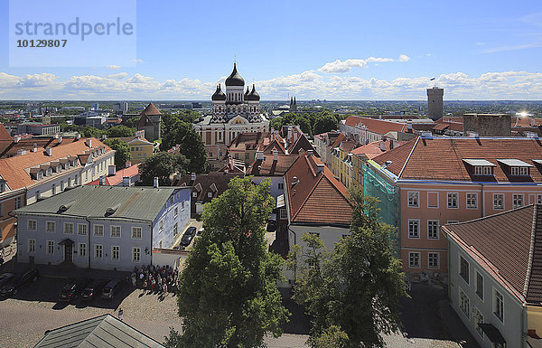 Oberstadt mit Alexander-Newski-Kathedrale Aleksander Nevski Katedraal  gesehen vom Turm des Doms Toomkirik  Tallinn  Estland  Europa