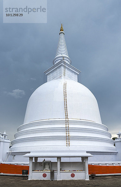 Alter buddhistischer Tempel Mahiyangana Raja Maha Vihara  Sri Lanka  Asien