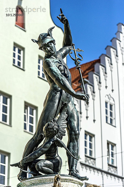 Statue von Gott Merkur  der Götterbote  Merkurbrunnen  Augsburg  Schwaben  Bayern  Deutschland  Europa