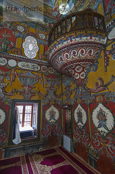 Das kunstvoll verzierte Innere der Bunten Moschee Sarana Dzamija  Tetovo  Mazedonien  Europa
