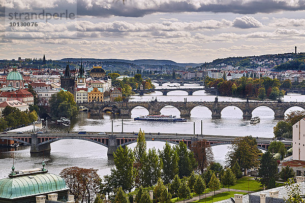 Brücken über der Moldau mit Altstadt  Prag  Tschechien  Europa
