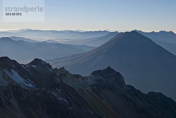 Vulkan El Misti  Ausblick vom Gipfel des Chachani  Arequipa  Peru  Südamerika