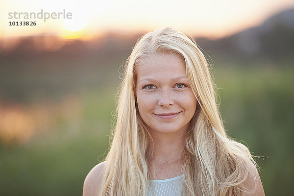 Portrait einer jungen Frau  Bayern  Deutschland  Europa