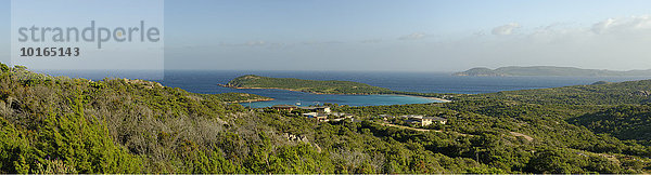 Türkisfarbenes Wasser in der Bucht von Rondinara  Korsika  Frankreich  Europa