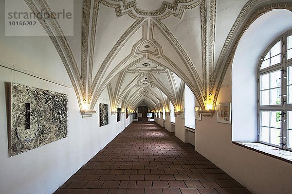 Kreuzgang im Kloster Benediktbeuern  Bayern  Deutschland  Europa