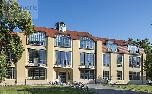 Hauptgebäude der Bauhaus-Universität Weimar  ehemalige Kunstgewerbeschule  nach Entwurf von Henry van de Velde  UNESCO Weltkulturerbe  Weimar  Thüringen  Deutschland  Europa
