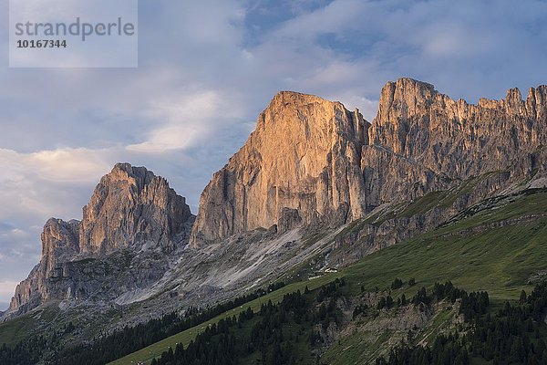 Rosengarten-Gruppe  Westwände im Abendlicht  Ansicht vom Karerpass  Rotwand  2806 m  Dolomiten  UNESCO Weltnaturerbe  Alpen  Südtirol  Trentino-Alto Adige  Italien  Europa