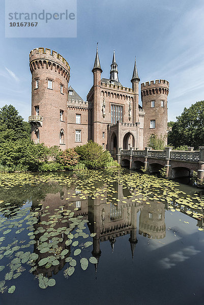 Schloss Moyland  Wasserschloss  Museum für moderne Kunst  bei Bedburg-Hau  Nordrhein-Westfalen  Deutschland  Europa