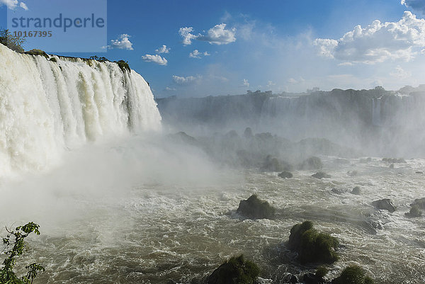 Wasserfälle  Parque Nacional do Iguaçu oder Iguazú-Nationalpark  Foz do Iguaçu  Bundesstaat Paraná  Brasilien  Südamerika