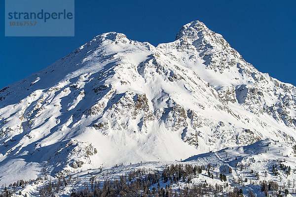Bergmassiv Maloja mit Schnee  Schweizer Alpen  Engadin  Graubünden  Schweiz  Europa