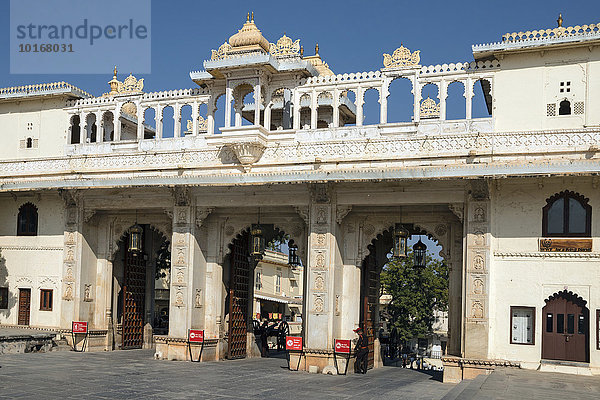 Stadtpalast  Maharaja-Palast  Torhaus  Eingang  Udaipur  Rajasthan  Indien  Asien