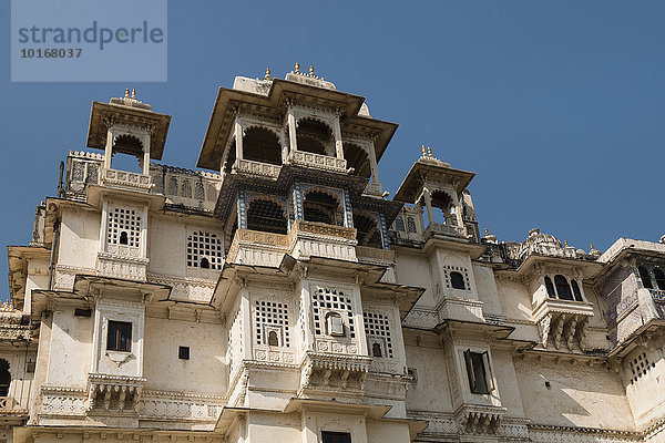 Balkone am Stadtpalast  Fassade des Maharaja-Palast  Udaipur  Rajasthan  Indien  Asien