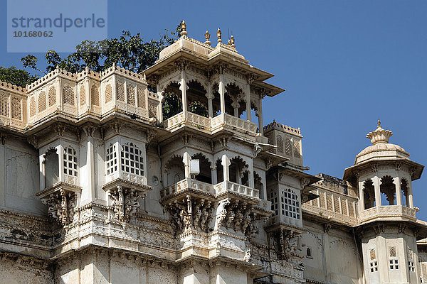 Detail der Aussenfassade  Fassade des Stadtpalast  Maharaja-Palast  Udaipur  Rajasthan  Indien  Asien