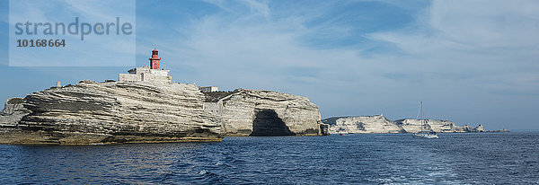 Kreidefelsen mit Leuchtturm und Höhle St. Antoine  Bonifacio  Korsika  Frankreich  Europa