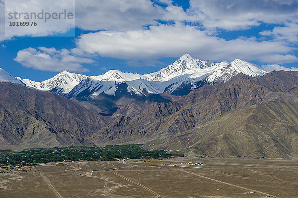 Das Dorf Stok im Indus-Tal am Fuße der Stok-Kette  Stok  Jammu und Kaschmir  Indien  Asien