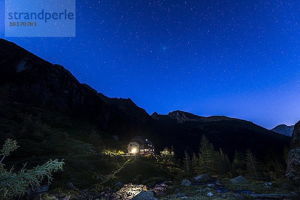 Sternenhimmel über Gollinghütte bei Nacht  Rohrmoos-Untertal  Schladminger Tauern  Alpen  Steiermark  Österreich  Europa