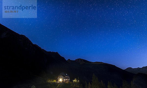 Sternenhimmel über Gollinghütte bei Nacht  Rohrmoos-Untertal  Schladminger Tauern  Alpen  Steiermark  Österreich  Europa