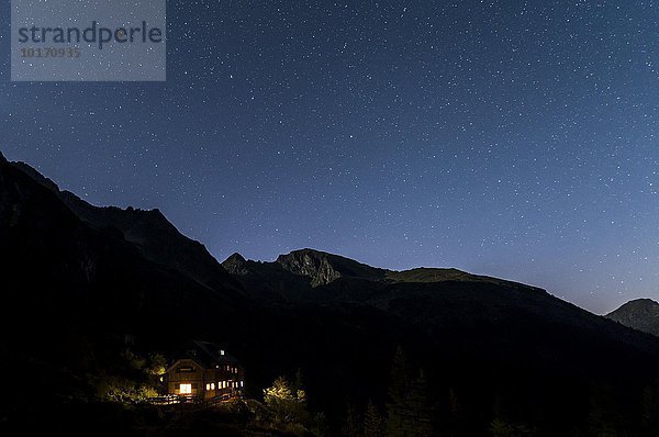Sternenhimmel über Gollinghütte bei Nacht  Rohrmoos-Untertal  Schladminger Tauern  Alpen  Steiermark  Österreich  Europa