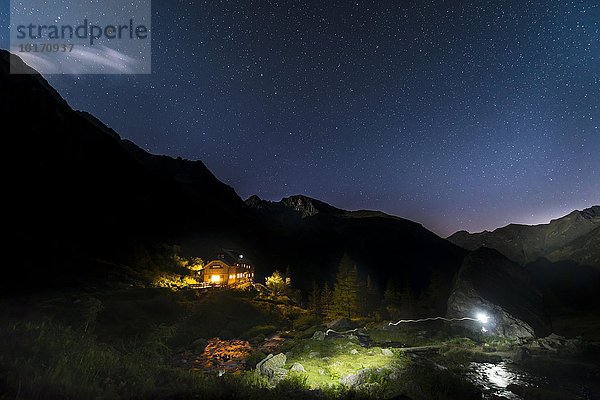 Sternenhimmel über Gollinghütte bei Nacht  Rohrmoos-Untertal  Schladminger Tauern  Alpen  Steiermark  Österreich  Europa