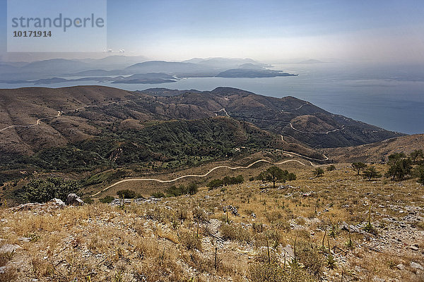 Ausblick über die Insel vom Mount Pantokrator bis Albanien  Ionische Inseln  Griechenland  Europa