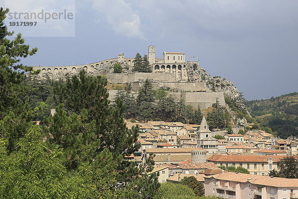 Zitadelle und Stadt  Sisteron  Département Alpes-de-Haute-Prove  Frankreich  Europa