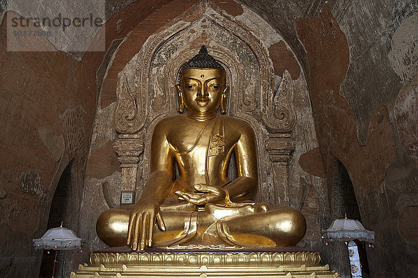 Sitzender vergoldeter Buddha  Buddha-Statue  Ananda-Tempel  Bagan  Division Mandalay  Myanmar  Asien