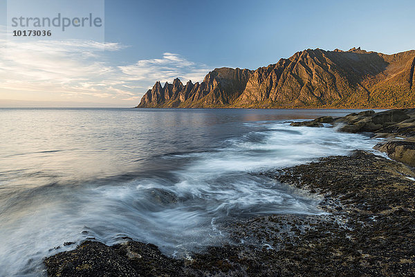 Tungeneset  Devil's Teeth  Okshornan-Gebirgskette  Senja  Troms  Norwegen  Europa