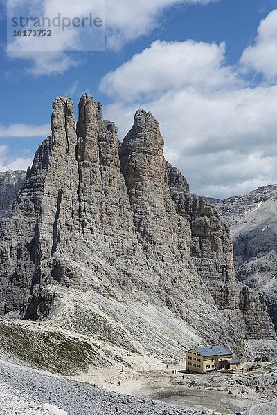 Rosengarten-Gruppe  Kletterfelsen Vajolett-Türme  2821 m  vorne Gartlhütte  Dolomiten  UNESCO Weltnaturerbe  Alpen  Südtirol  Trentino-Alto Adige  Italien  Europa