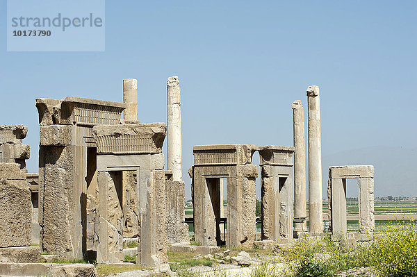 Tore und Säulen  Wohnpalast des Xerxes und Apadana  altpersische Residenzstadt Persepolis  Iran