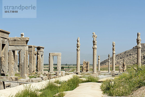 Tore und Säulen  Wohnpalast des Xerxes und Apadana  altpersische Residenzstadt Persepolis  Iran