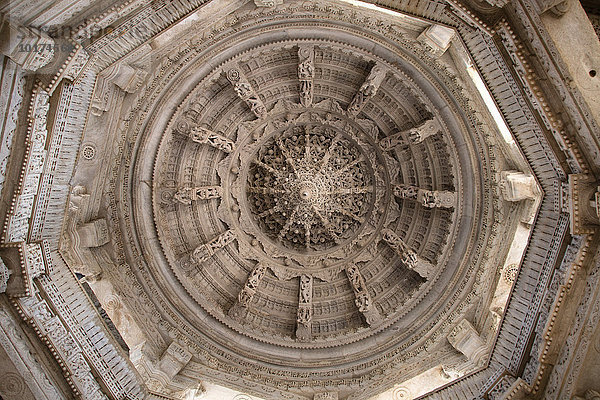 Decke im Marmortempel Seth Anandji Kalayanji Pedhi  Tempelanlage der Jains  Adinatha-Tempel  Ranakpur  Rajasthan  IndienIndien