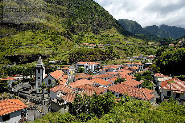 Ausblick auf das malerische Dorf Sao Vicente  Madeira  Portugal  Europa