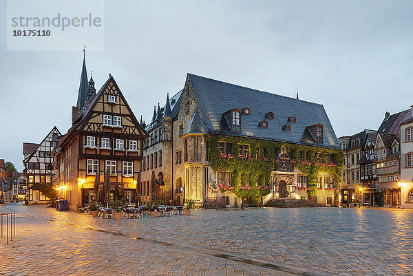 Marktplatz mit dem Rathaus  Quedlinburg  Sachsen-Anhalt  Deutschland  Europa