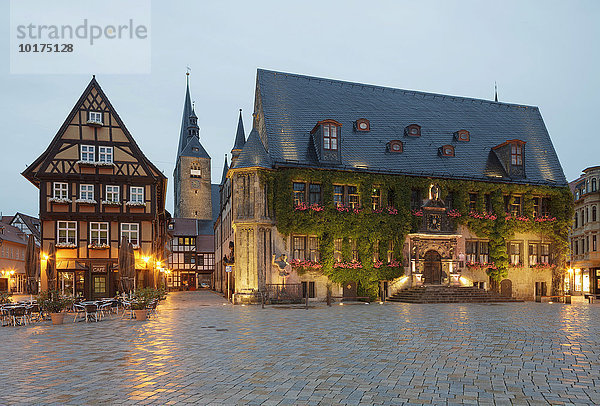 Marktplatz mit dem Rathaus  Quedlinburg  Sachsen-Anhalt  Deutschland  Europa