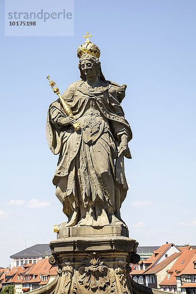 Statue der Kaiserin Kunigunde  auf der Unteren Brücke  Bamberg  Bayern  Deutschland  Europa